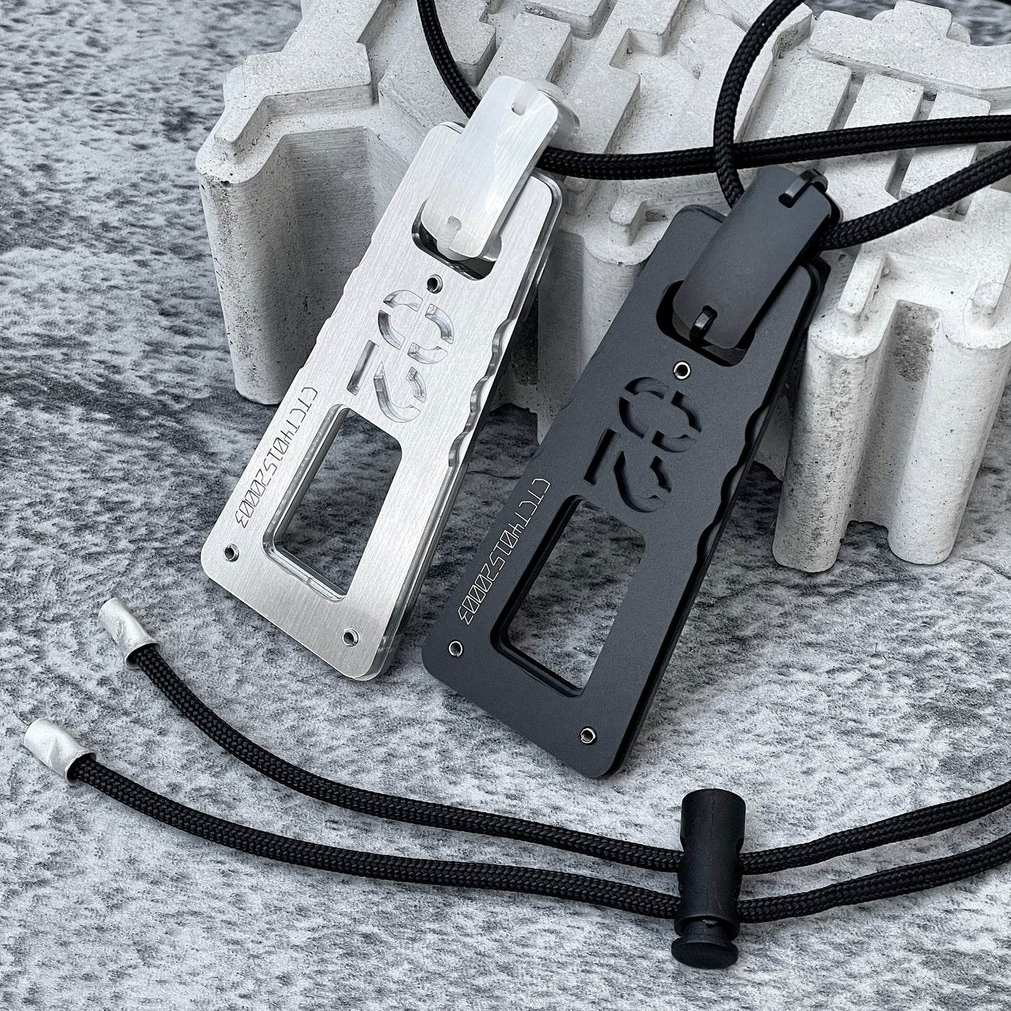 Giga Zipper Pull
