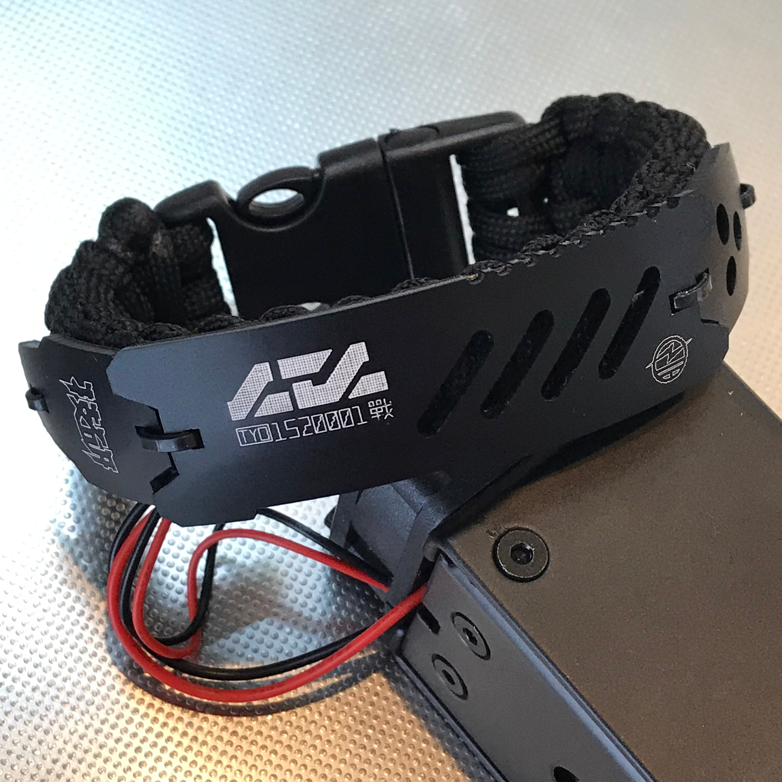 中央町戦術工芸　装甲パラコードリストバンドユニット04 黒 リストバンド[wristband] – 中央町戦術工芸